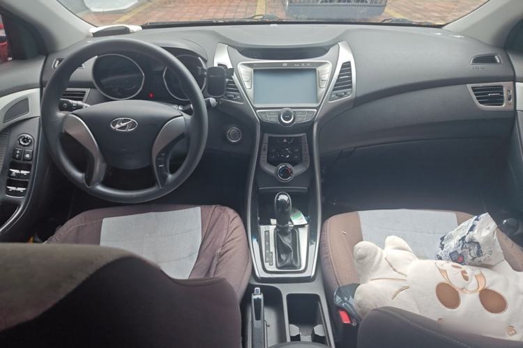 Used Hyundai Elantra (5th Generation / Langdong) 2012 1.6L Automatic Leading Model Center Console