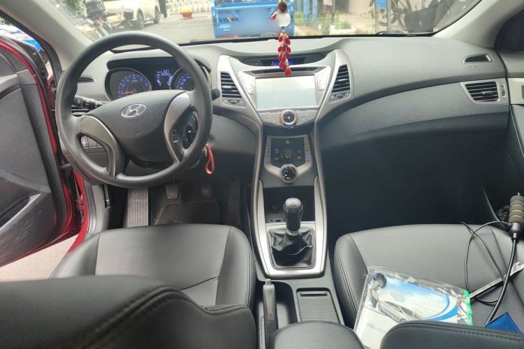Used Hyundai Elantra (5th Generation / Langdong) 2012 1.6L Manual Fashion Edition Center Console
