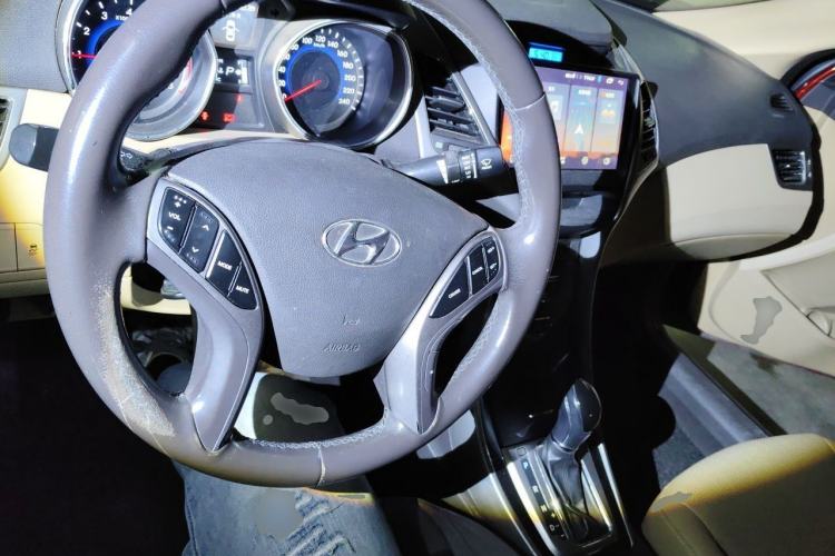 Used Hyundai Elantra (5th Generation / Langdong) 2012 1.6L Automatic Prestige Model Center Console
