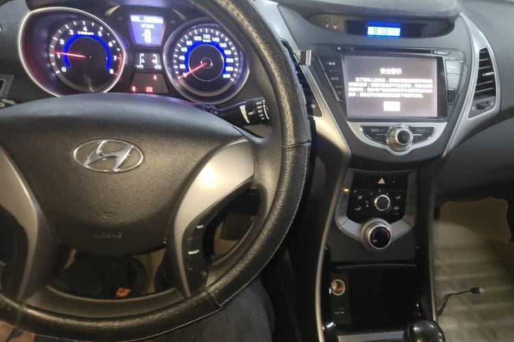 Used Hyundai Elantra (5th Generation / Langdong) 2012 1.6L Manual Leading Model Center Console
