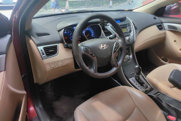 Used Hyundai Elantra (5th Generation / Langdong) 2012 1.6L Automatic Prestige Model Center Console