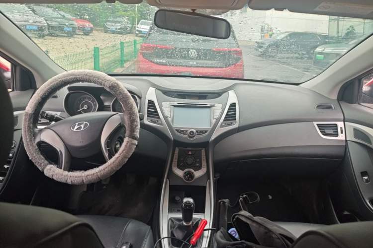 Used Hyundai Elantra (5th Generation / Langdong) 2012 1.6L Manual Fashion Edition Center Console