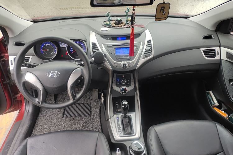 Used Hyundai Elantra (5th Generation / Langdong) 2012 1.6L Automatic Fashion Edition Center Console