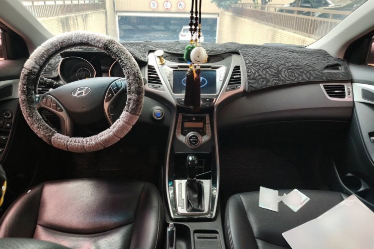 Used Hyundai Elantra (5th Generation / Langdong) 2012 1.6L Automatic Prestige Model Center Console
