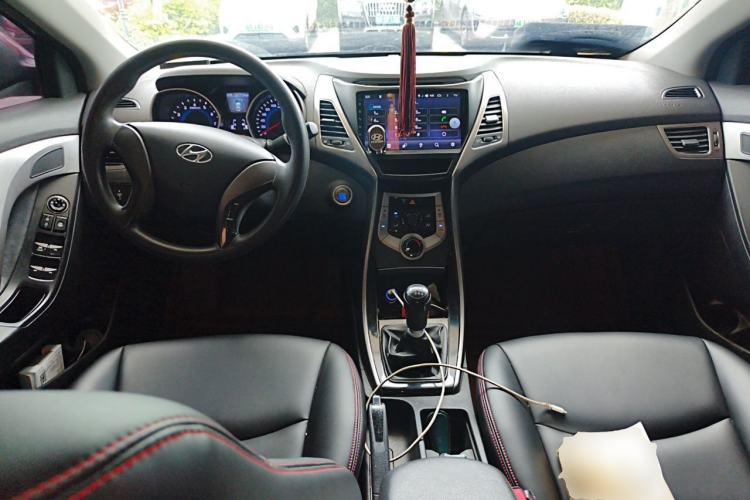 Used Hyundai Elantra (5th Generation / Langdong) 2012 1.6L Manual Leading Model Center Console