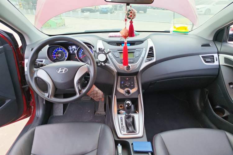 Used Hyundai Elantra (5th Generation / Langdong) 2012 1.6L Automatic Fashion Edition Center Console