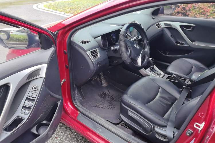 Used Hyundai Elantra (5th Generation / Langdong) 2012 1.6L Automatic Fashion Edition Driver Seat