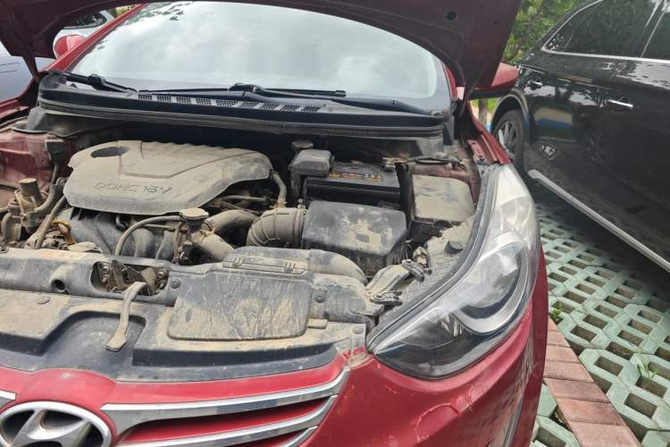Used Hyundai Elantra (5th Generation / Langdong) 2012 1.6L Automatic Fashion Edition Engine Bay Left