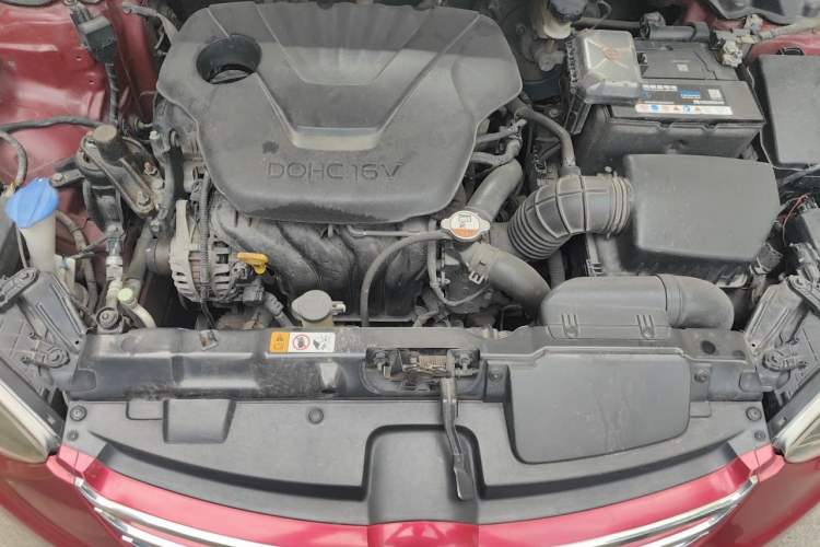 Used Hyundai Elantra (5th Generation / Langdong) 2012 1.6L Manual Fashion Edition Engine Bay