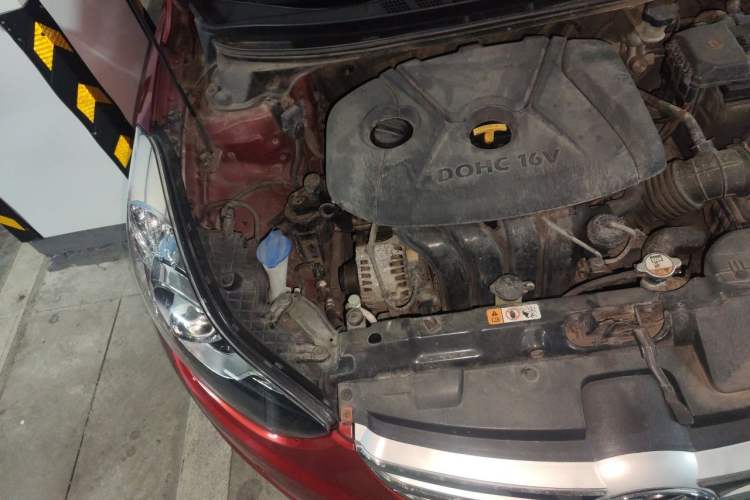 Used Hyundai Elantra (5th Generation / Langdong) 2012 1.8L Manual Luxury Version Engine Bay Right