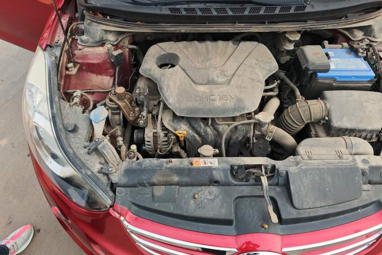 Used Hyundai Elantra (5th Generation / Langdong) 2012 1.6L Automatic Prestige Model Engine Bay Right