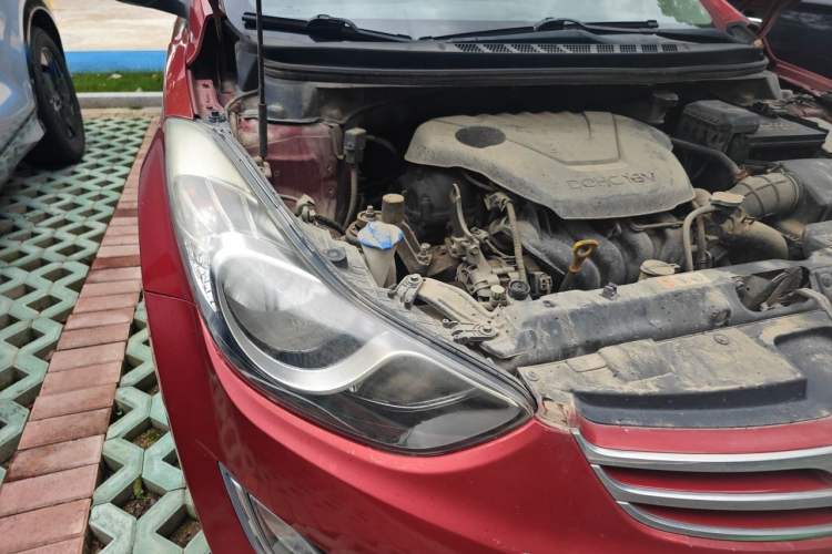 Used Hyundai Elantra (5th Generation / Langdong) 2012 1.6L Automatic Fashion Edition Engine Bay Right