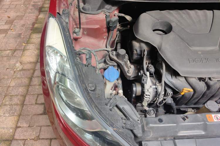 Used Hyundai Elantra (5th Generation / Langdong) 2012 1.6L Automatic Prestige Model Engine Bay Right