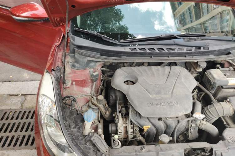 Used Hyundai Elantra (5th Generation / Langdong) 2012 1.6L Automatic Prestige Model Engine Bay Right