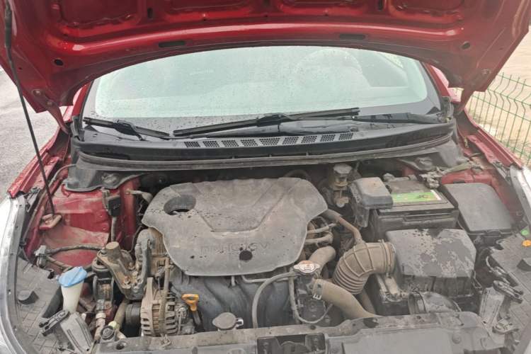 Used Hyundai Elantra (5th Generation / Langdong) 2012 1.6L Manual Fashion Edition Engine Bay