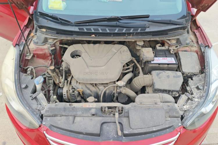 Used Hyundai Elantra (5th Generation / Langdong) 2012 1.6L Automatic Fashion Edition Engine Bay