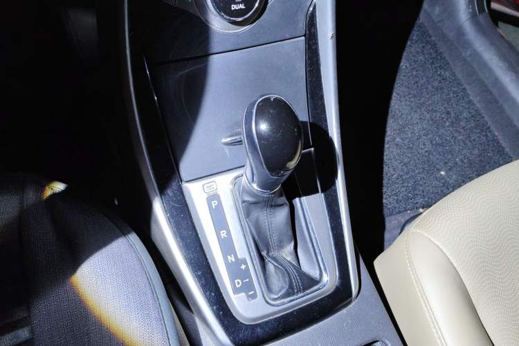 Used Hyundai Elantra (5th Generation / Langdong) 2012 1.6L Automatic Prestige Model Gear Lever