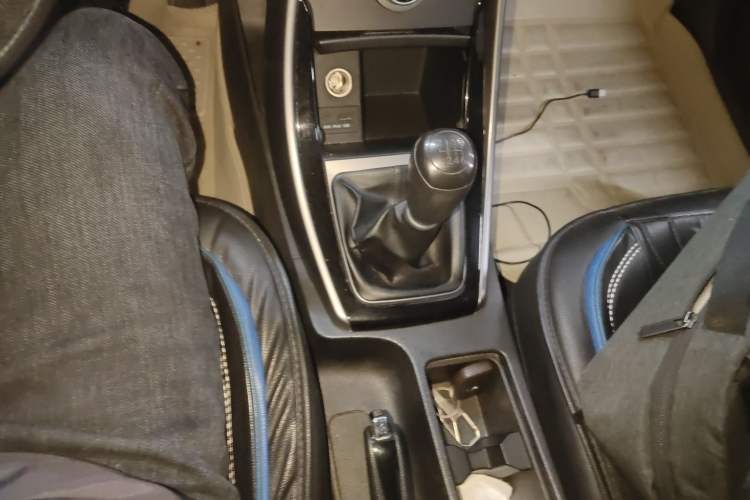 Used Hyundai Elantra (5th Generation / Langdong) 2012 1.6L Manual Leading Model Gear Lever