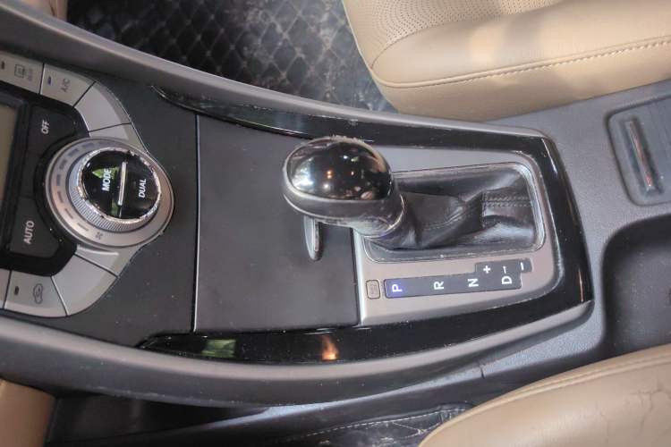 Used Hyundai Elantra (5th Generation / Langdong) 2012 1.6L Automatic Prestige Model Gear Lever