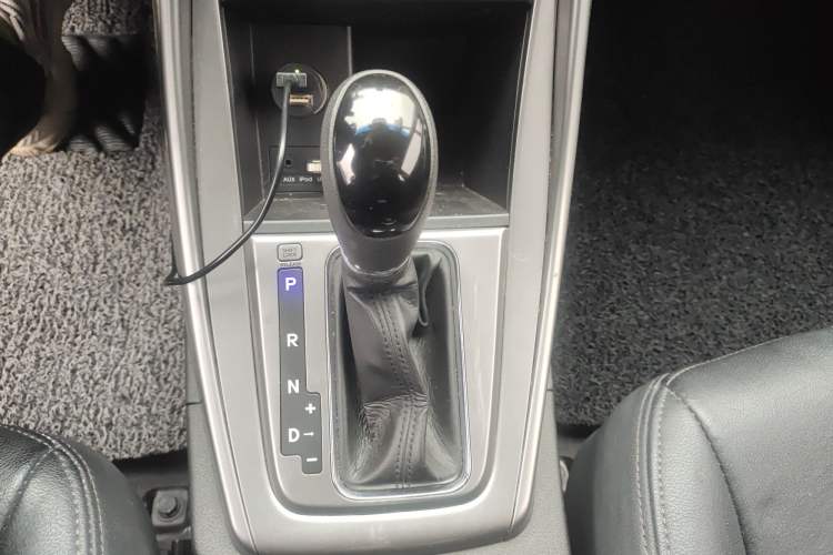 Used Hyundai Elantra (5th Generation / Langdong) 2012 1.6L Automatic Fashion Edition Gear Lever