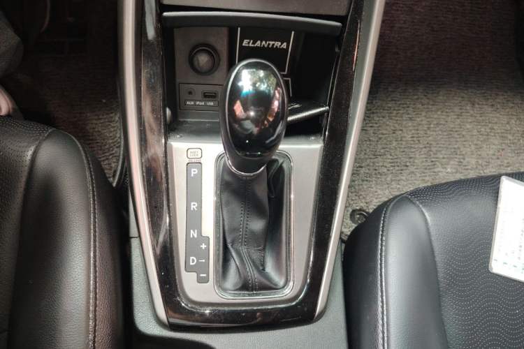 Used Hyundai Elantra (5th Generation / Langdong) 2012 1.6L Automatic Prestige Model Gear Lever