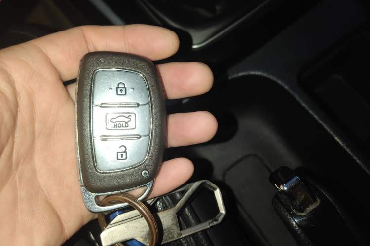 Used Hyundai Elantra (5th Generation / Langdong) 2012 1.6L Manual Leading Model Interior 1