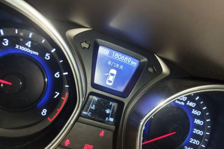 Used Hyundai Elantra (5th Generation / Langdong) 2012 1.8L Manual Luxury Version Odometer Close Up