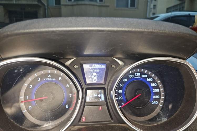 Used Hyundai Elantra (5th Generation / Langdong) 2012 1.6L Automatic Prestige Model Odometer Close Up