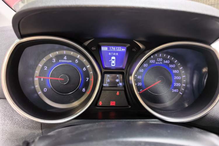 Used Hyundai Elantra (5th Generation / Langdong) 2012 1.6L Manual Leading Model Odometer Close Up