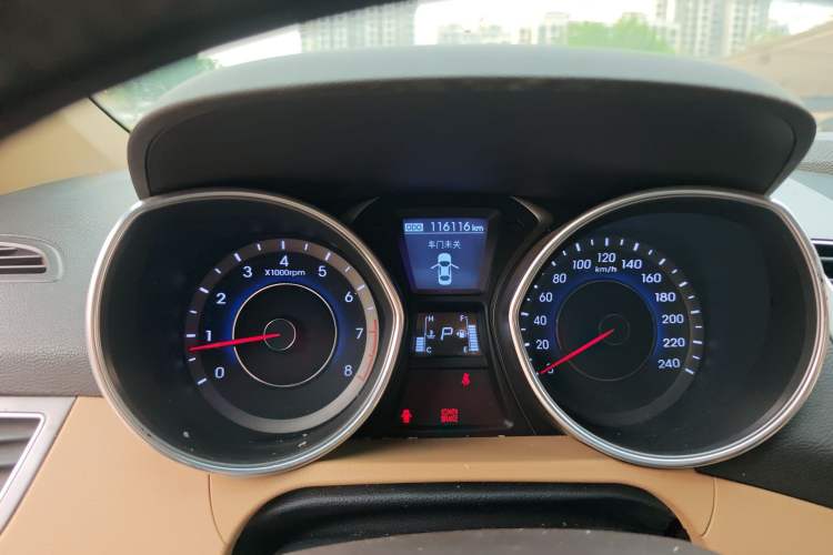 Used Hyundai Elantra (5th Generation / Langdong) 2012 1.6L Automatic Prestige Model Odometer Close Up