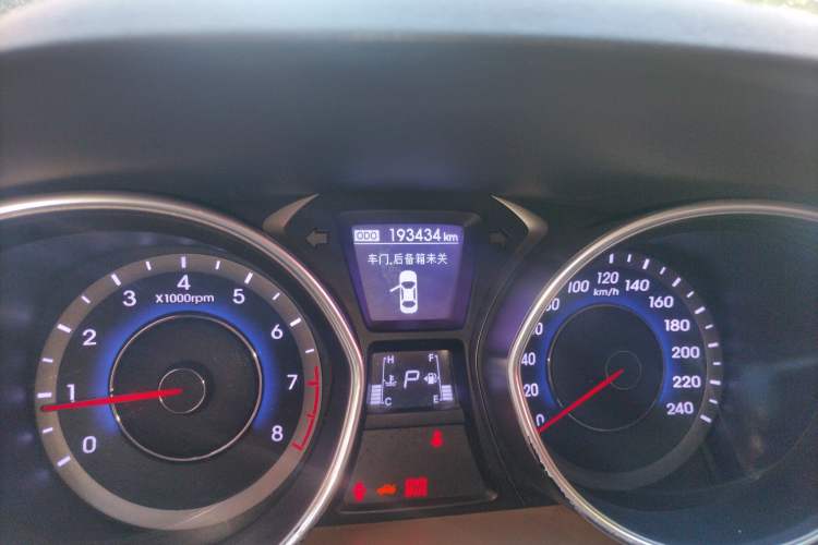 Used Hyundai Elantra (5th Generation / Langdong) 2012 1.6L Automatic Prestige Model Odometer Close Up
