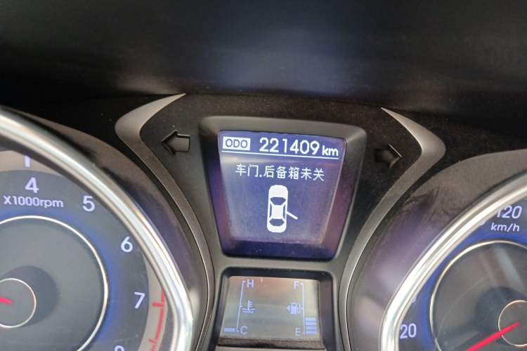 Used Hyundai Elantra (5th Generation / Langdong) 2012 1.6L Manual Leading Model Odometer Close Up