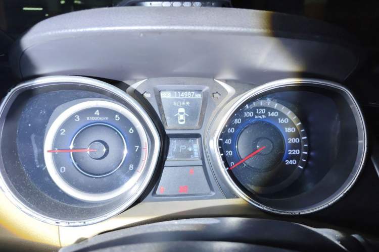 Used Hyundai Elantra (5th Generation / Langdong) 2012 1.6L Automatic Prestige Model Odometer Close Up