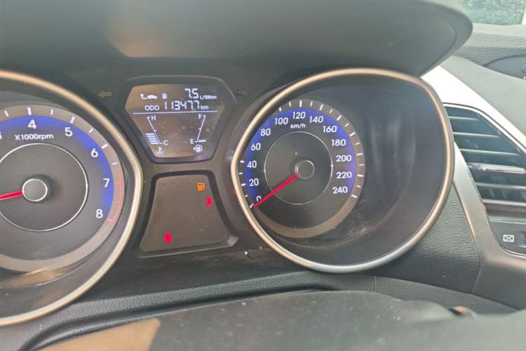 Used Hyundai Elantra (5th Generation / Langdong) 2012 1.6L Manual Fashion Edition Odometer Close Up