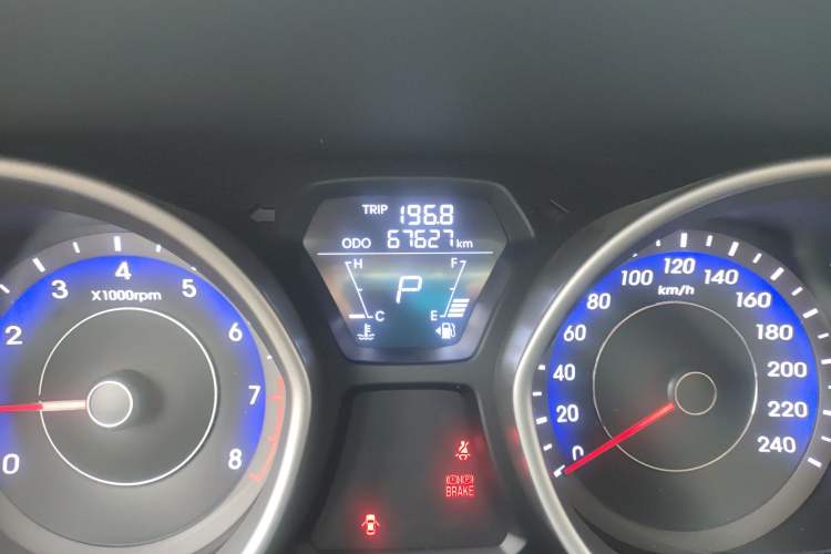 Used Hyundai Elantra (5th Generation / Langdong) 2012 1.6L Automatic Fashion Edition Odometer Close Up