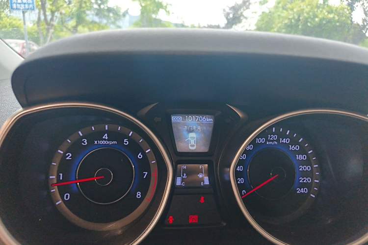 Used Hyundai Elantra (5th Generation / Langdong) 2012 1.6L Manual Leading Model Odometer Close Up