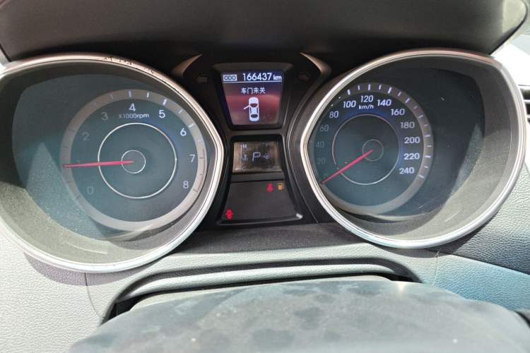 Used Hyundai Elantra (5th Generation / Langdong) 2012 1.6L Automatic Leading Model Odometer Close Up