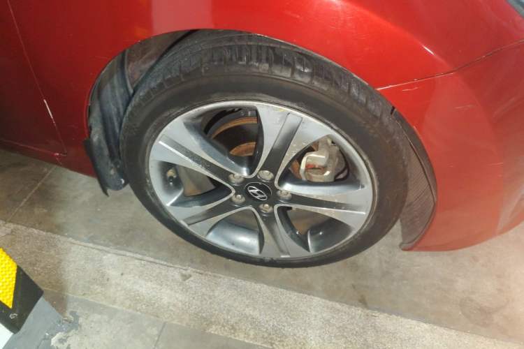 Used Hyundai Elantra (5th Generation / Langdong) 2012 1.8L Manual Luxury Version Right Front Wheel Hub