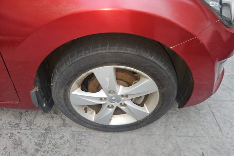 Used Hyundai Elantra (5th Generation / Langdong) 2012 1.6L Automatic Prestige Model Right Front Wheel Hub
