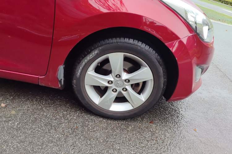 Used Hyundai Elantra (5th Generation / Langdong) 2012 1.6L Automatic Fashion Edition Right Front Wheel Hub