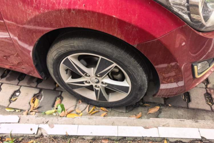 Used Hyundai Elantra (5th Generation / Langdong) 2012 1.6L Manual Leading Model Right Front Wheel Hub