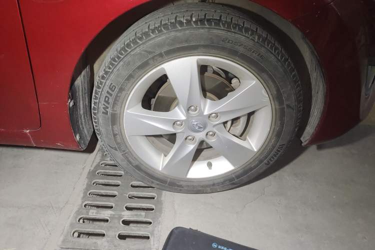 Used Hyundai Elantra (5th Generation / Langdong) 2012 1.6L Manual Leading Model Right Front Wheel Hub