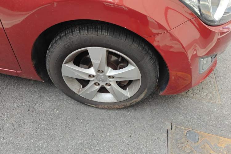 Used Hyundai Elantra (5th Generation / Langdong) 2012 1.6L Automatic Prestige Model Right Front Wheel Hub