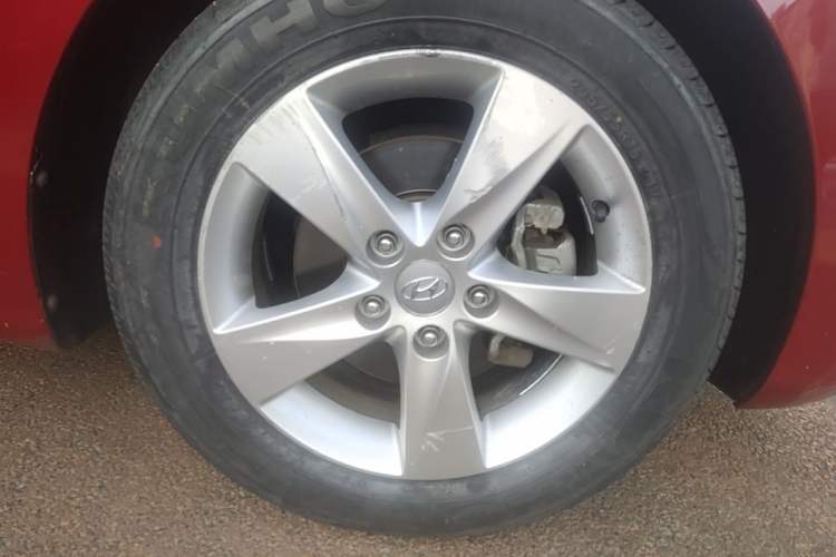 Used Hyundai Elantra (5th Generation / Langdong) 2012 1.6L Automatic Leading Model Right Front Wheel Hub