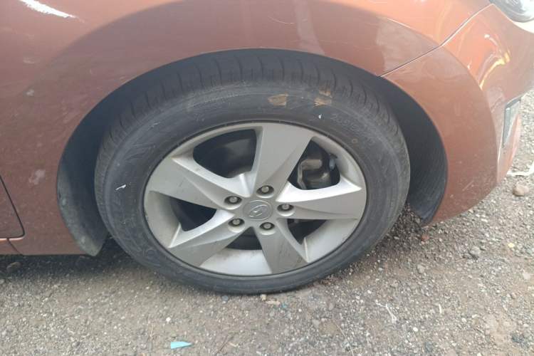 Used Hyundai Elantra (5th Generation / Langdong) 2012 1.6L Automatic Leading Model Right Front Wheel Hub