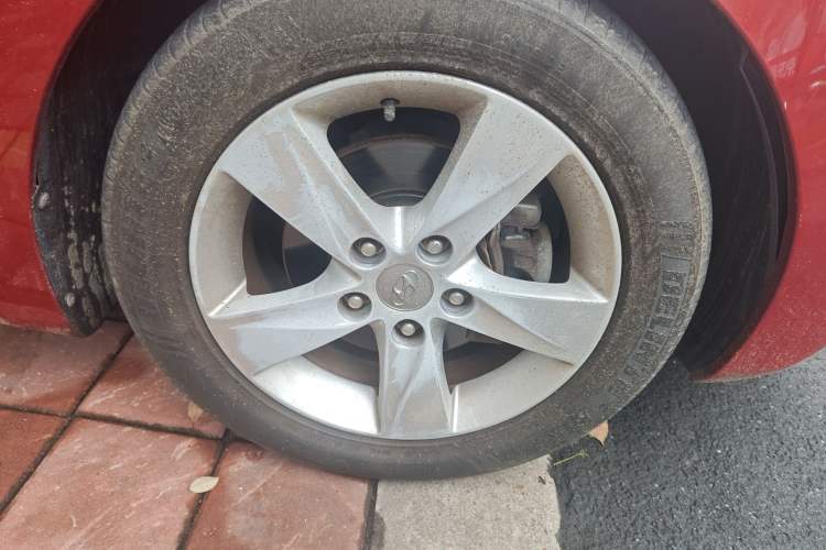 Used Hyundai Elantra (5th Generation / Langdong) 2012 1.6L Automatic Leading Model Right Front Wheel Hub