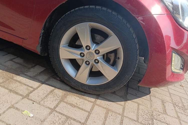 Used Hyundai Elantra (5th Generation / Langdong) 2012 1.6L Manual Leading Model Right Front Wheel Hub