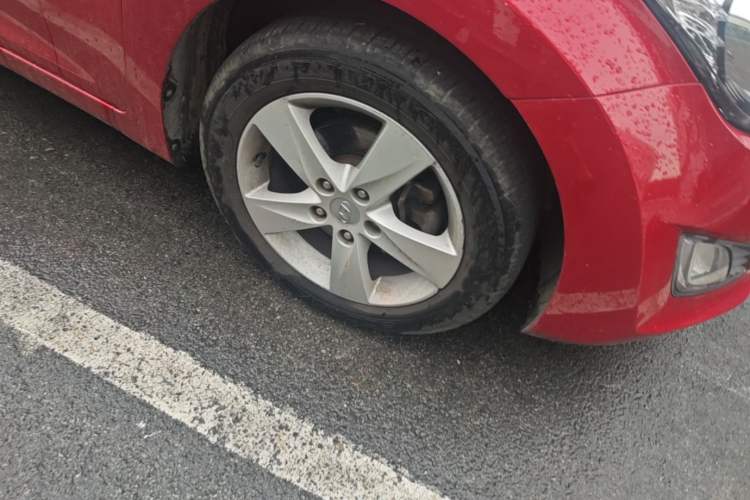 Used Hyundai Elantra (5th Generation / Langdong) 2012 1.6L Manual Fashion Edition Right Front Wheel Hub