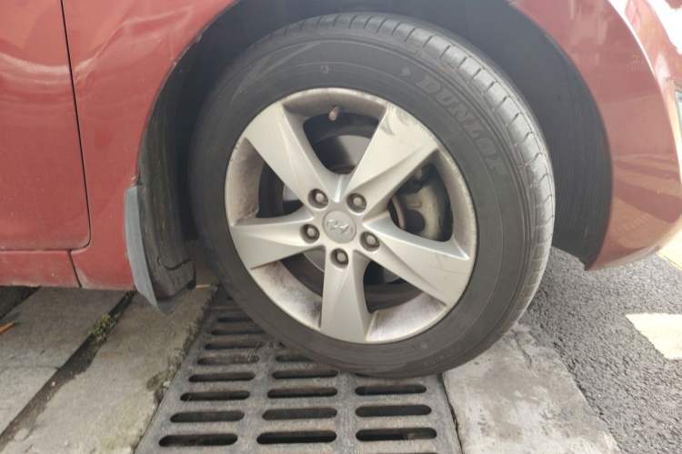 Used Hyundai Elantra (5th Generation / Langdong) 2012 1.6L Automatic Prestige Model Right Front Wheel Hub
