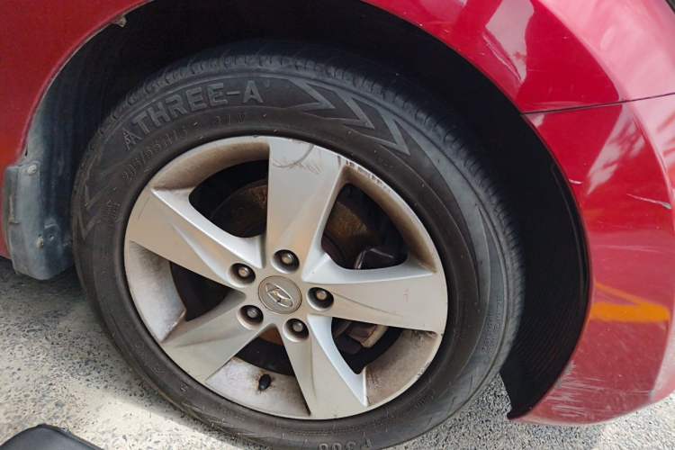 Used Hyundai Elantra (5th Generation / Langdong) 2012 1.6L Manual Leading Model Right Front Wheel Hub